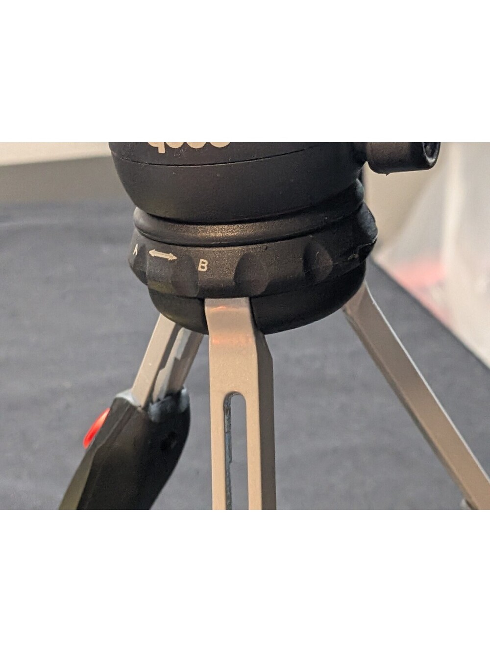 Adjustable Aluminum Tripod w JOYROOM Smartphone Holder Camera Phone Stand